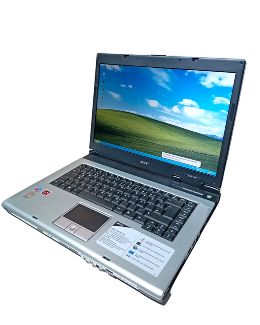 Acer Windows XP Laptop mit 3 Spiele